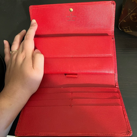 Louis Vuitton - Picture 7 of 10